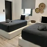 度假居 Mazi Stin Io *