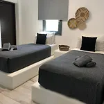 Mazi Stin Io Chora d'Ios