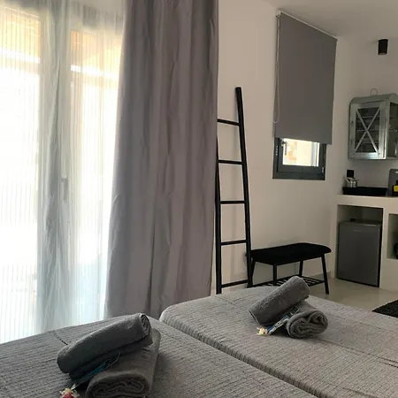 Holiday home Mazi Stin Io *