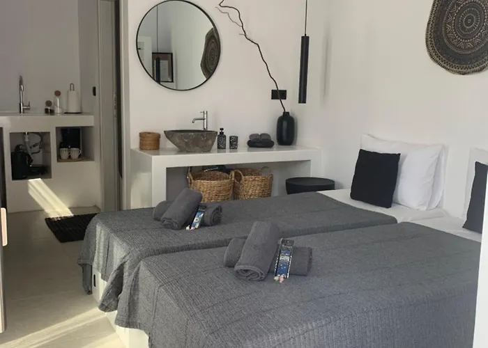 Mazi Stin Io Chora d'Ios